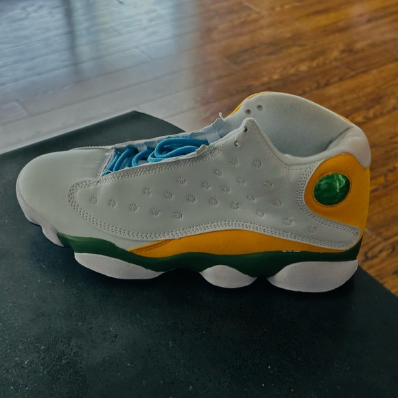 Shoes - Picture 5 of 6